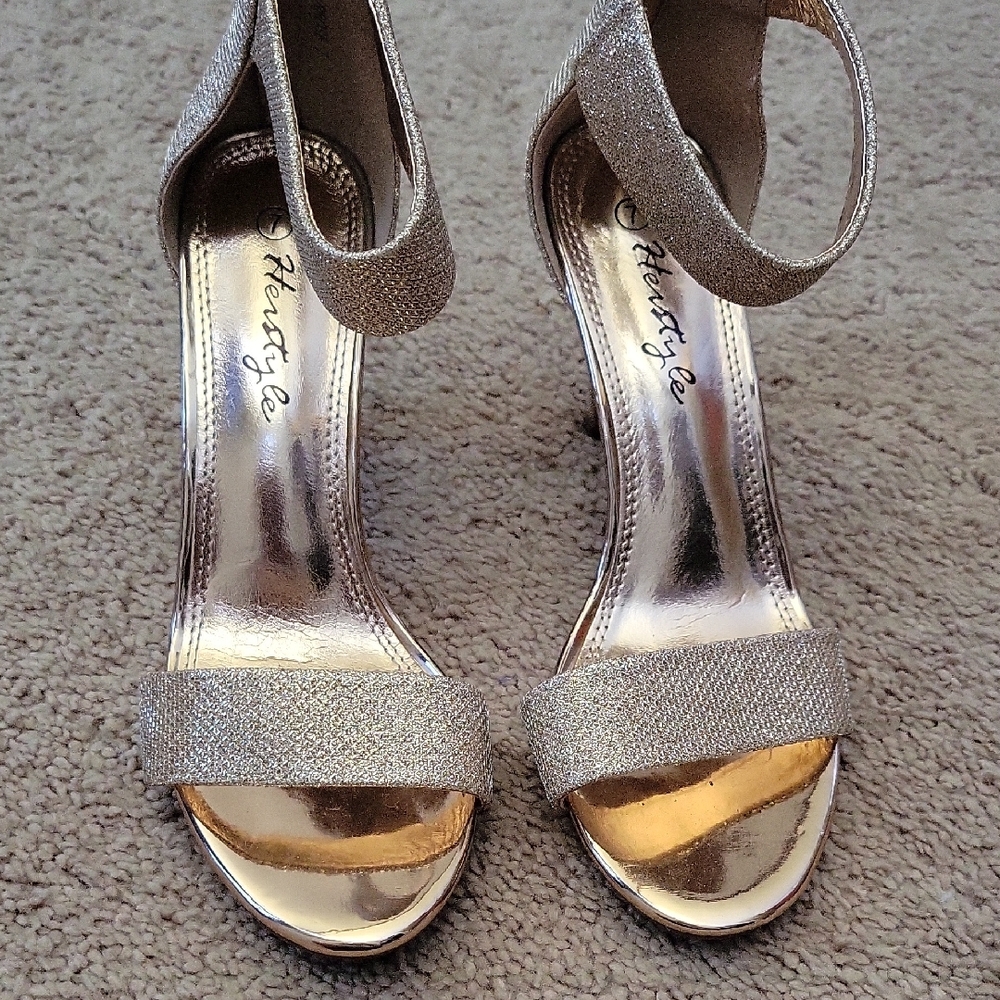 Kensie Women's Glittering Silver Heels